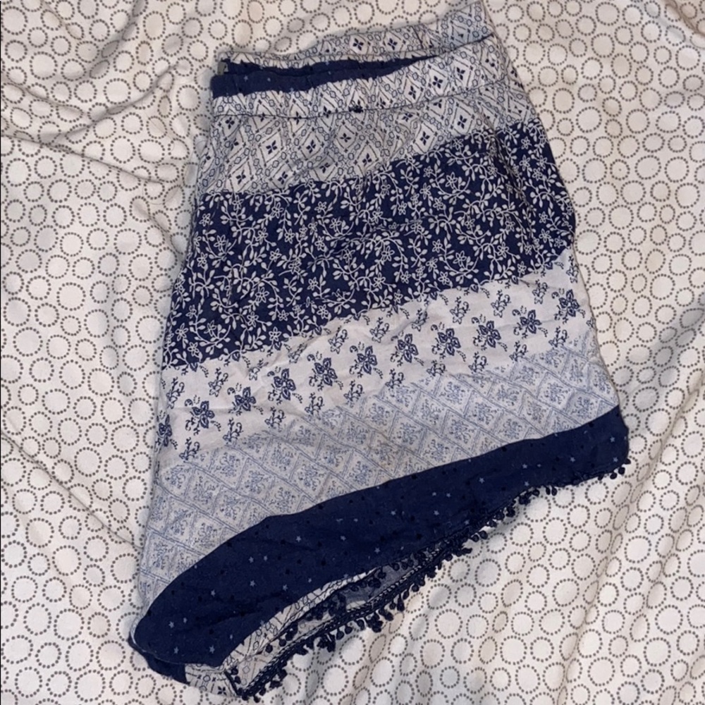 Shorts - Picture 2 of 3